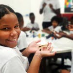 Casa de Pedro Richard, no Rio de Janeiro (RJ), realiza oficina de robótica