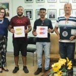 Lar Fabiano de Cristo adota técnica da serigrafia na produção de uniformes e mantém tradição iniciada na década de 1970